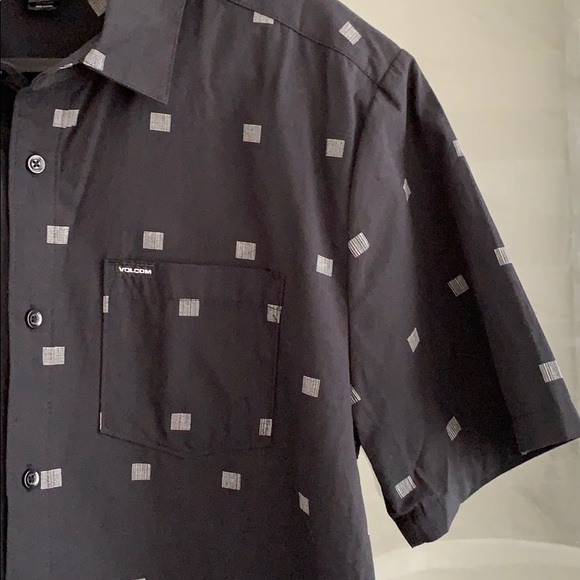 NEW | Volcom Classic fit short sleeve shirt - Picture 4 of 8